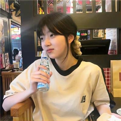 新闻女人 海报